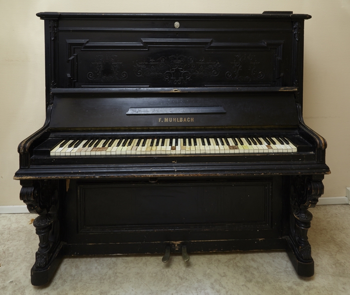 Пианино марки F. Muhlbach