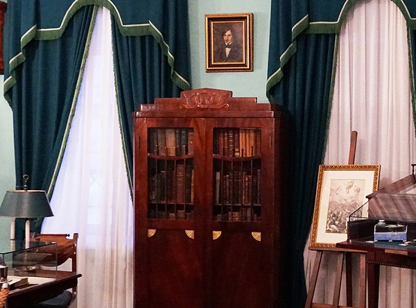 Экспонаты «Дома Гоголя» рассказывают