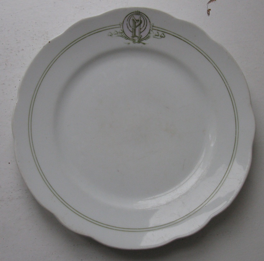 Тарелка столовая мелкая с монограммой