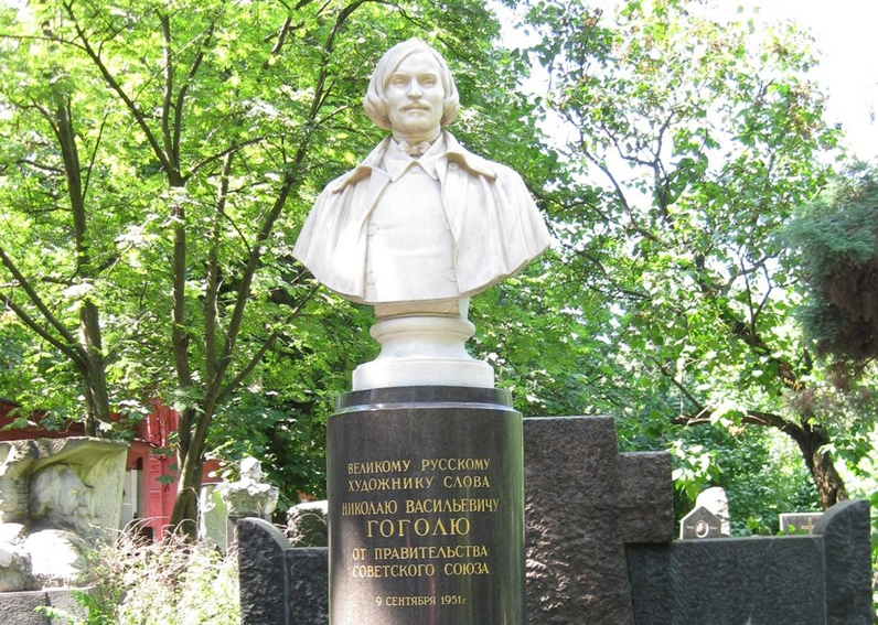прах Николая Васильевича Гоголя перенесен на Новодевичье кладбище