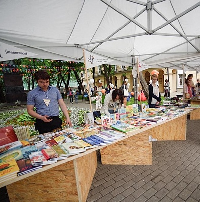 Фестиваль детской книги в сквере «Дома Гоголя»