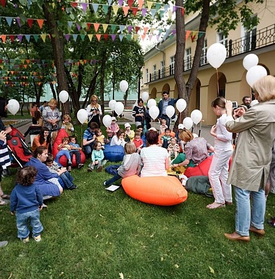 Фестиваль детской книги в сквере «Дома Гоголя»