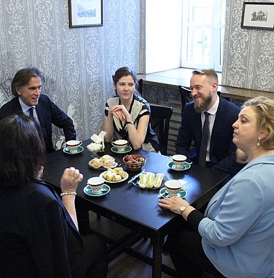 Посол Австрии в России вместе с супругой посетили «Дом Гоголя»